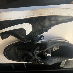 Lightly worn black Nike low dunk